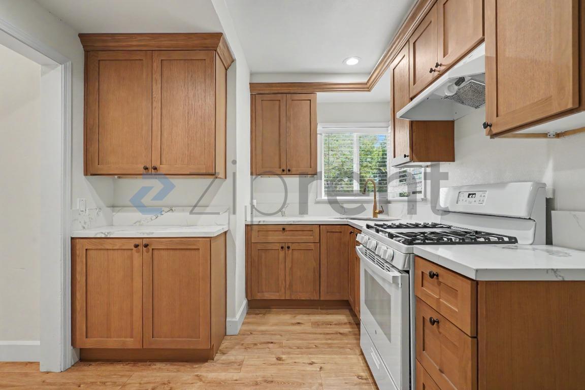 Building Photo - Unit