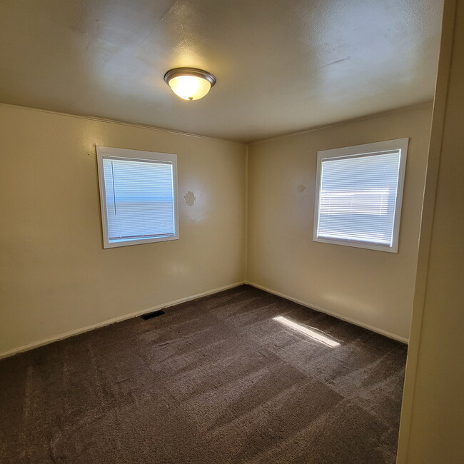 Building Photo - Near Northwest 3BR/2BA Home!