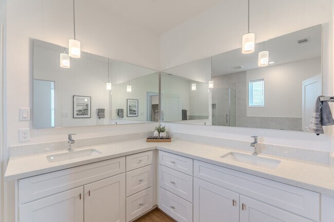 Building Photo - 7613 Victory Reserve St