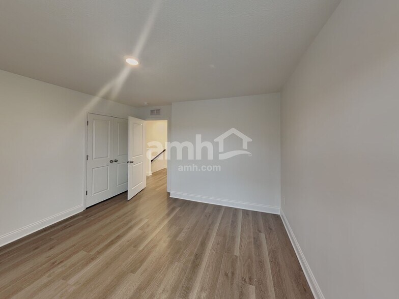 Building Photo - 998 Heritage Blvd