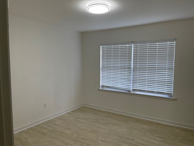 Building Photo - 10029 Hazelhurst Dr