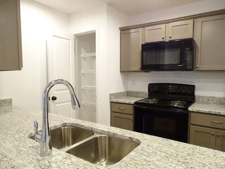 Building Photo - 4 Maize Cir