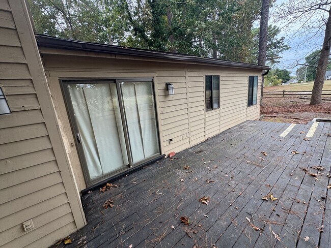 Building Photo - 3 Bedroom 3 Bath Beauty on Golf Course with Wet Bar and Storage Building