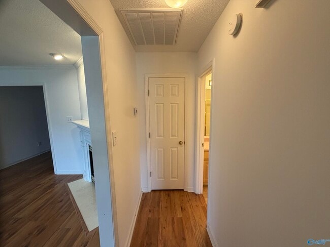 Building Photo - 313 Woodridge Dr SW