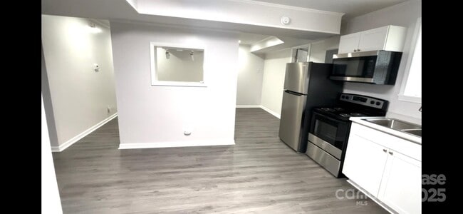 Building Photo - 124 Bridges Cir