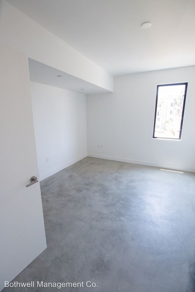 Building Photo - 2535 Brant St