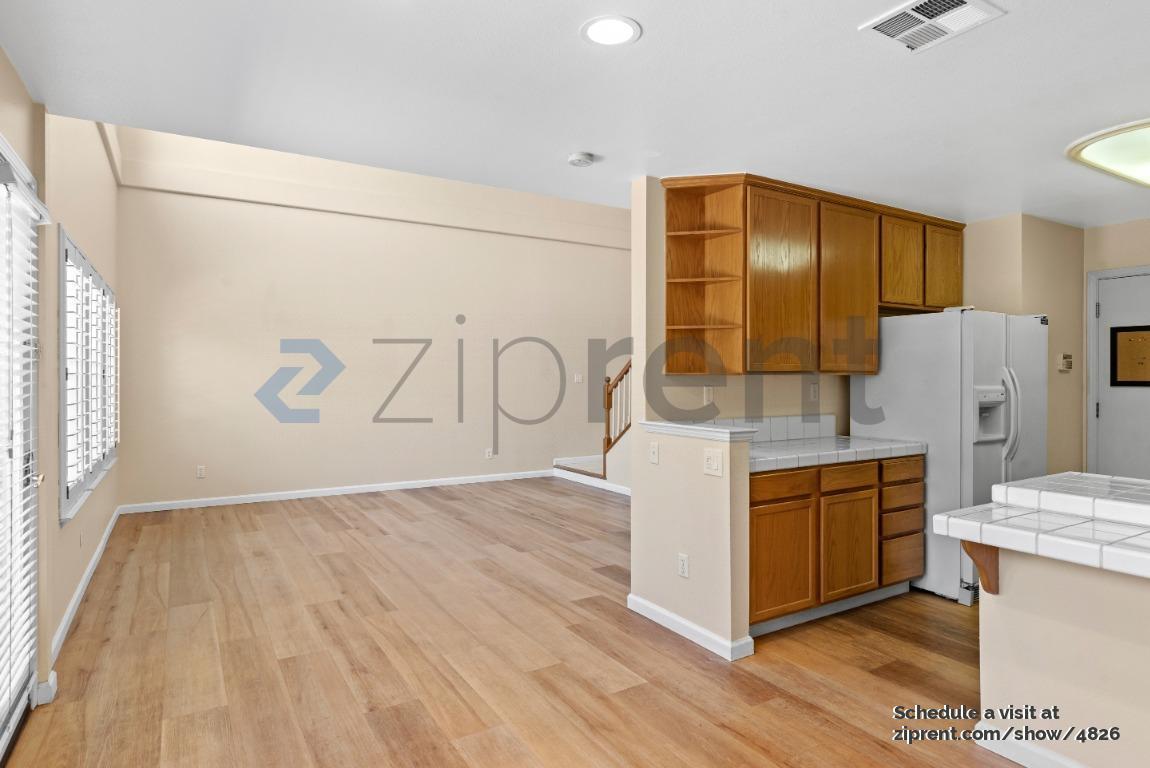 Building Photo - 439 Sandhurst Dr