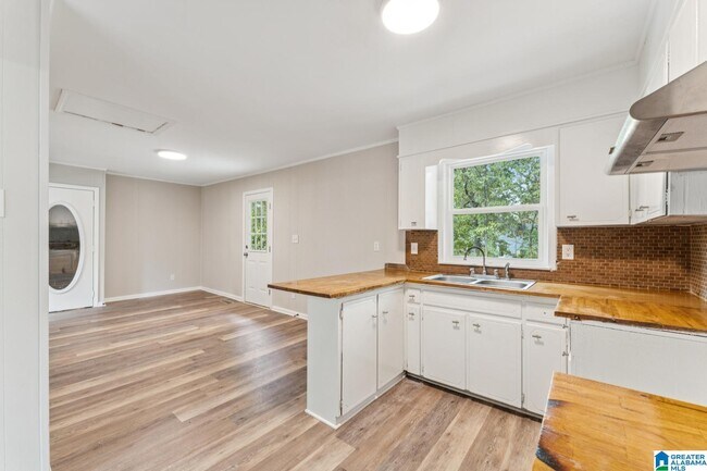 Building Photo - 1404 4th Pl NW