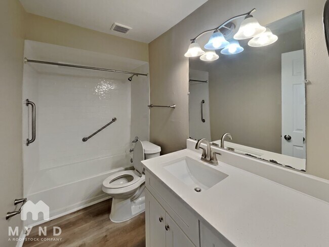 Building Photo - 809 Toledo Ct