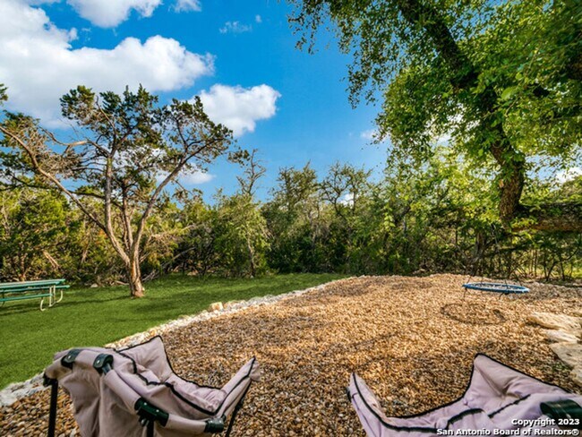 Building Photo - 5 Bedroom/3.5 Bathroom Home in the Ensenad...