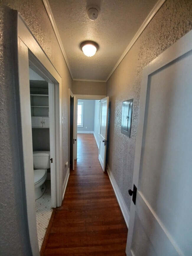 Building Photo - 214 Funston Pl