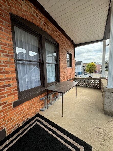 Building Photo - 407 Fallowfield Ave