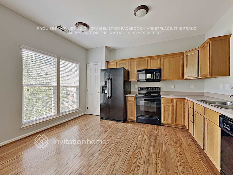 Building Photo - 9512 Blossom Hill Dr