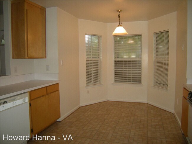 Building Photo - 3 br, 2.5 bath House - 10 Miranda Court