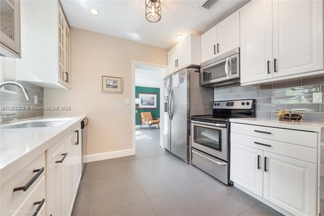 Building Photo - 5830 SW 51st St