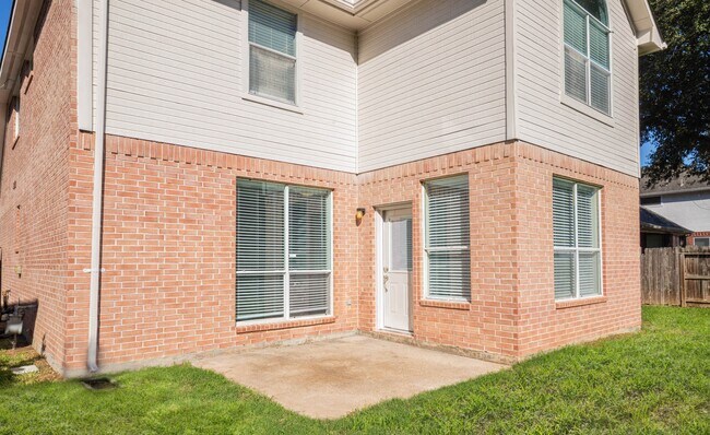 Building Photo - 18135 Somerset Knolls Ct
