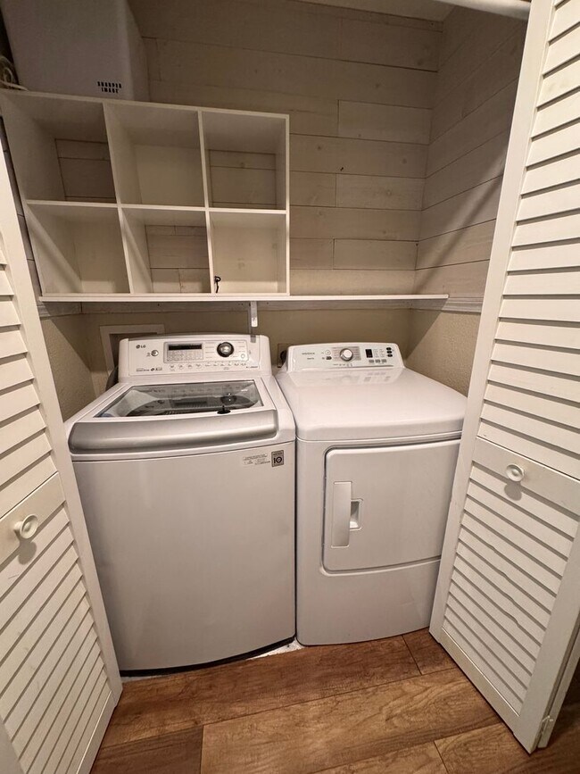 Building Photo - Luxury Lake of the Pines Living | Remodeled 4BD + Large Yard | Furnished or Unfurnished