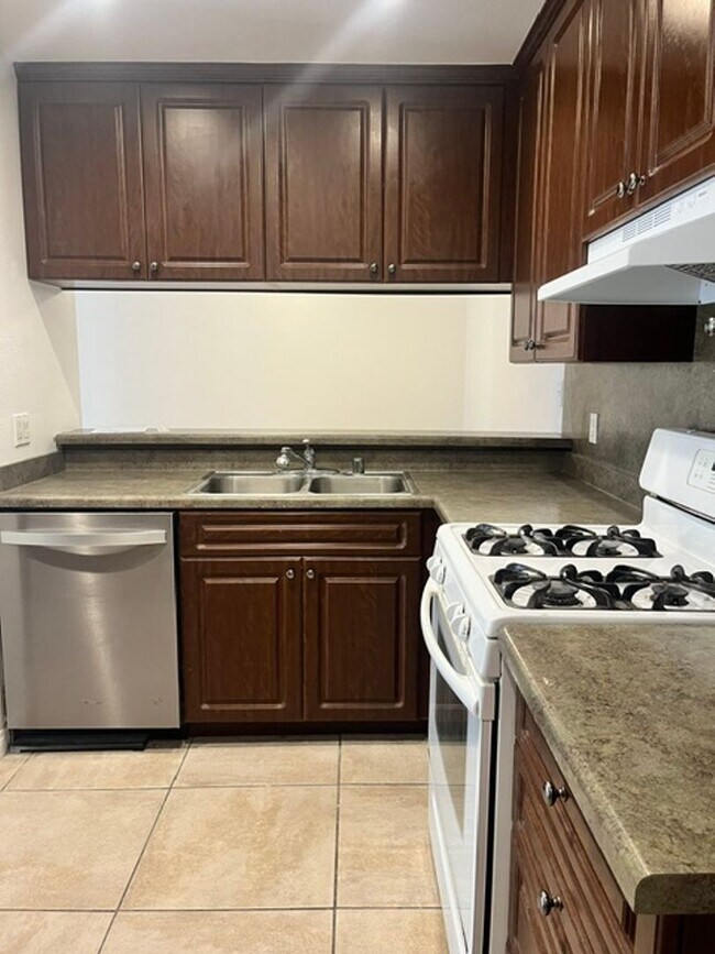 Building Photo - 2758 Bolker Dr