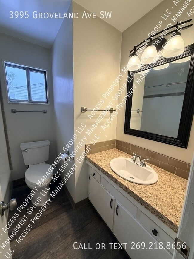 Building Photo - 3995 Groveland Ave SW