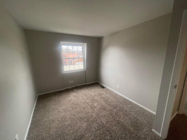 Building Photo - 2109 Wellington Ct