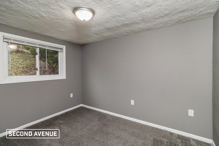 Building Photo - 127 Stowe Dr