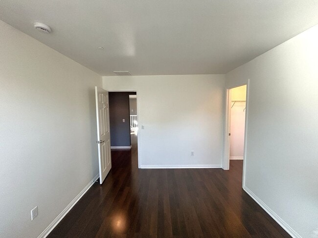 Building Photo - NATURE TRAIL CHINO  (5 BED, 2.5 BATH)