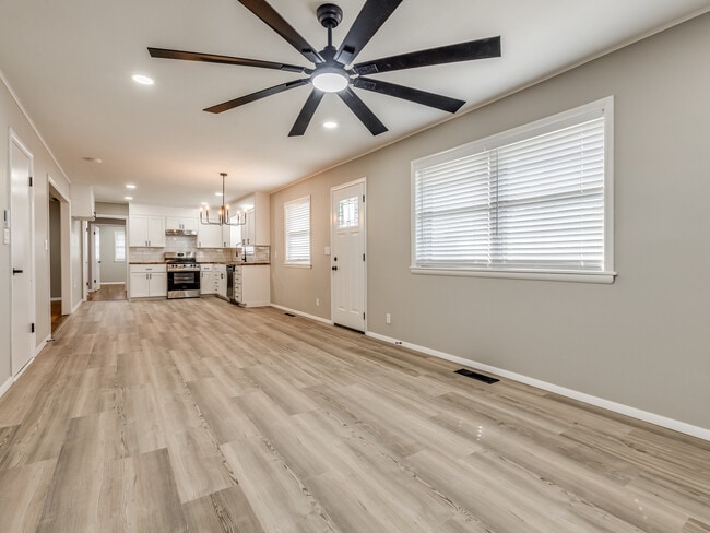 Building Photo - 4967 Princeton Dr
