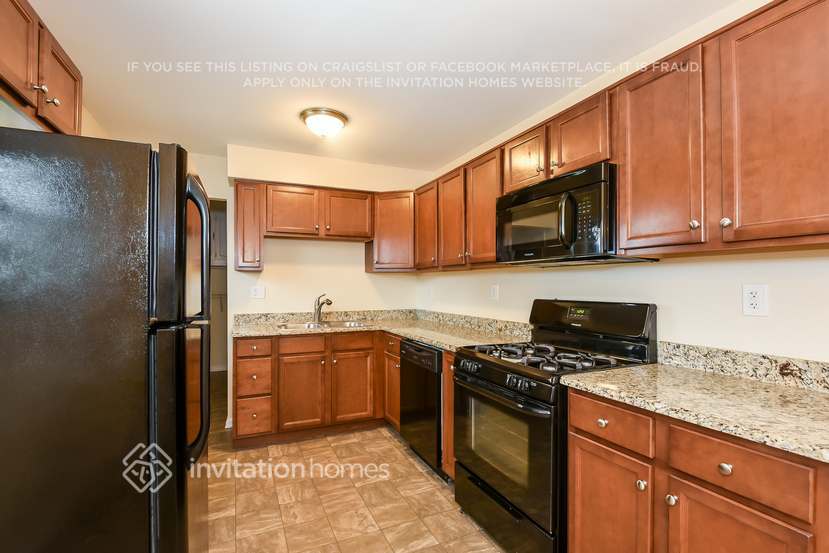 Building Photo - 141 Queenswood Rd