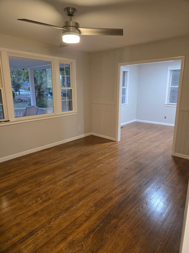 Building Photo - 929 Due W Ave N