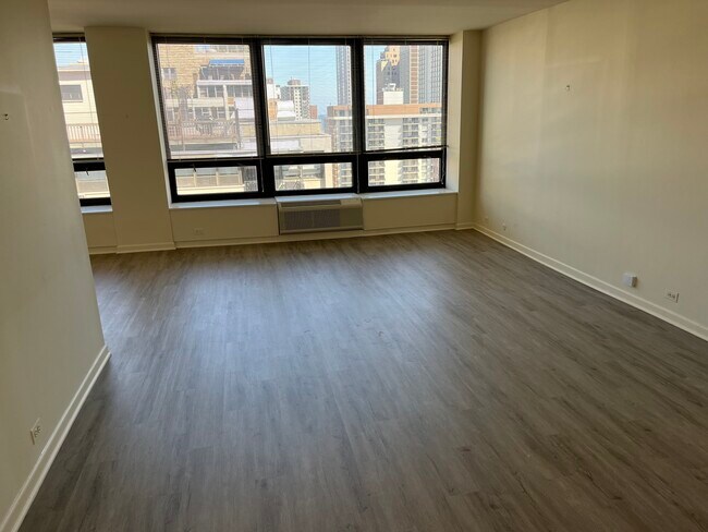 Building Photo - 50 E Bellevue Pl