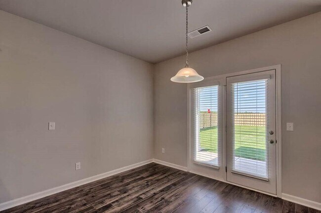 Building Photo - 1012 Hay Meadow Dr.