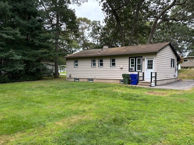 Building Photo - 42 Briarwood Dr