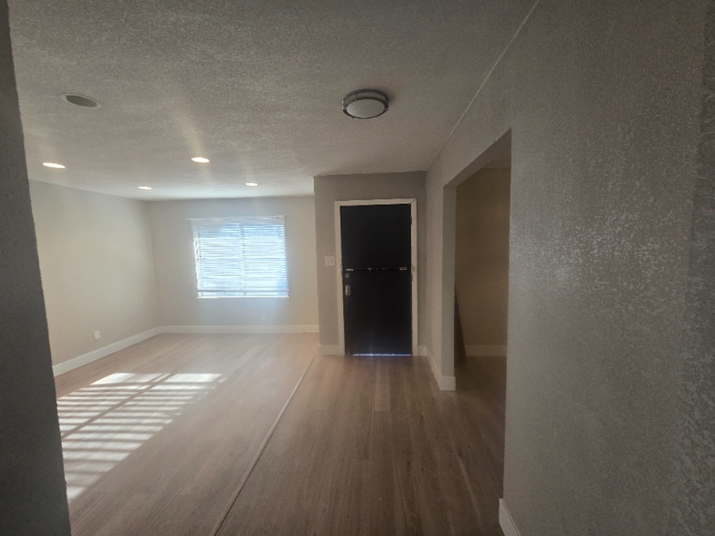 Building Photo - 4911 Belle Ellen