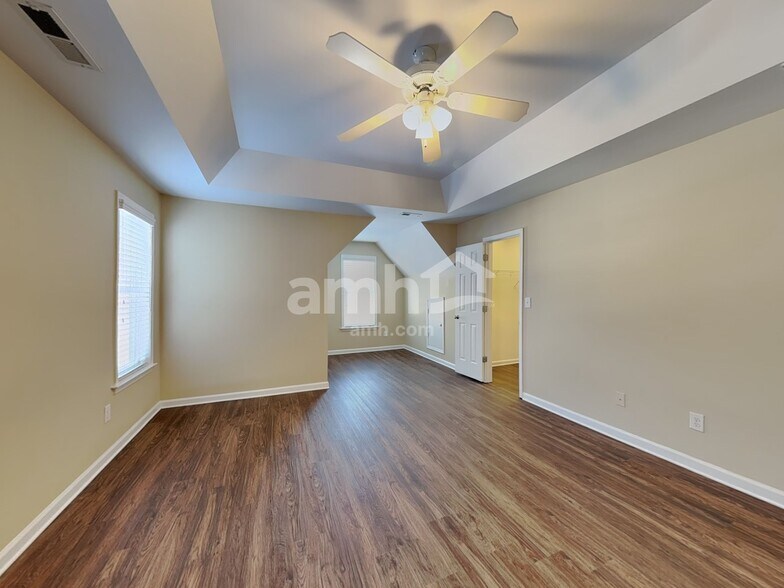 Building Photo - 100 Pearson Pl