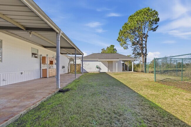 Building Photo - 2430 N Flounder Dr