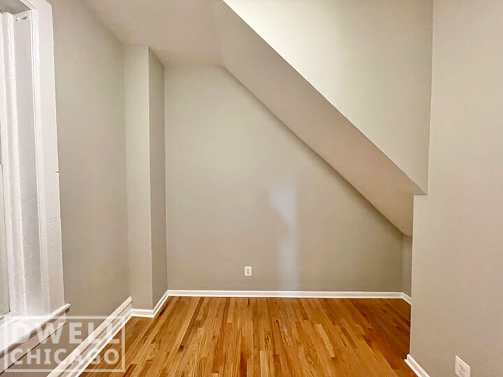 Building Photo - 1154 W 17th St