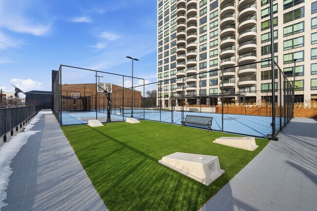 Building Photo - 2020 N Lincoln Park W