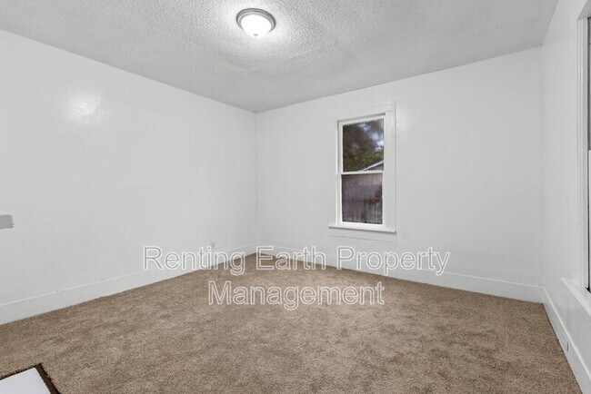 Building Photo - 4732 Court S