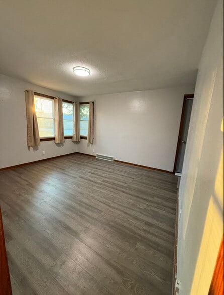 Building Photo - 817 E Water St