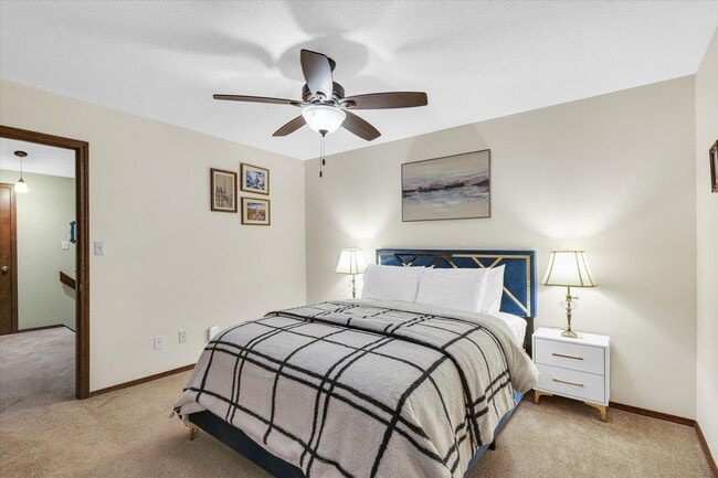 Building Photo - 1 Lyndhurst Village Ct