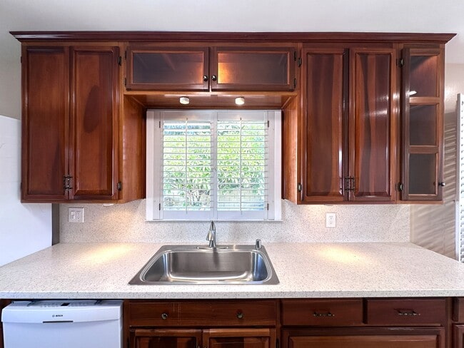 Building Photo - 5639 E Spring St