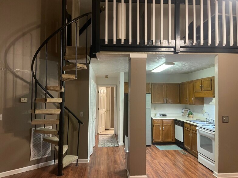 Building Photo - 1109 Waggoner Ct W