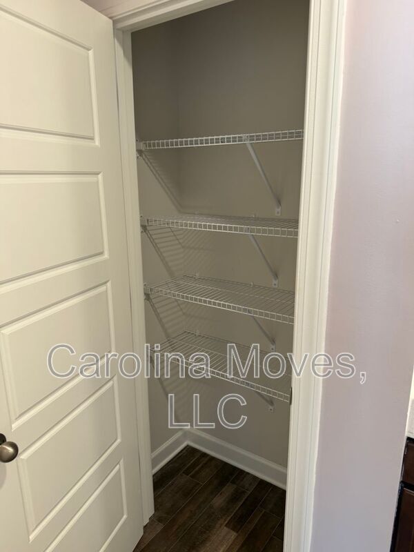 Building Photo - 206A Telford Dr.