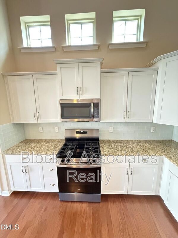 Building Photo - 2433 Cedar Rock Dr
