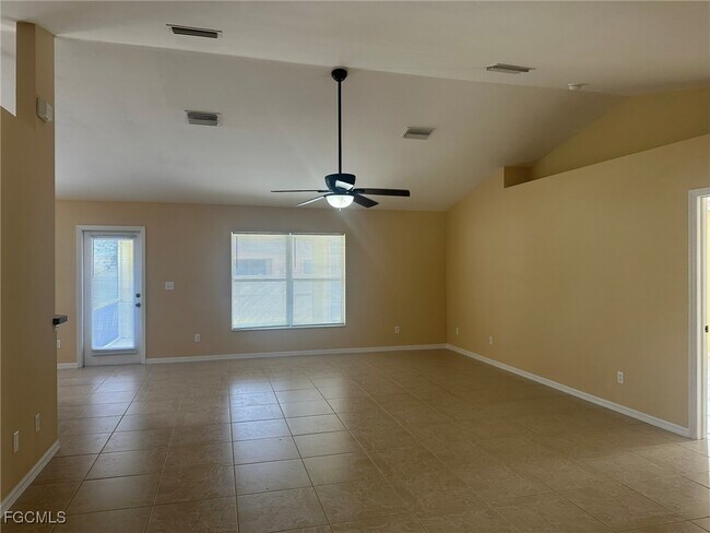 Building Photo - 2125 NE 9th Ave