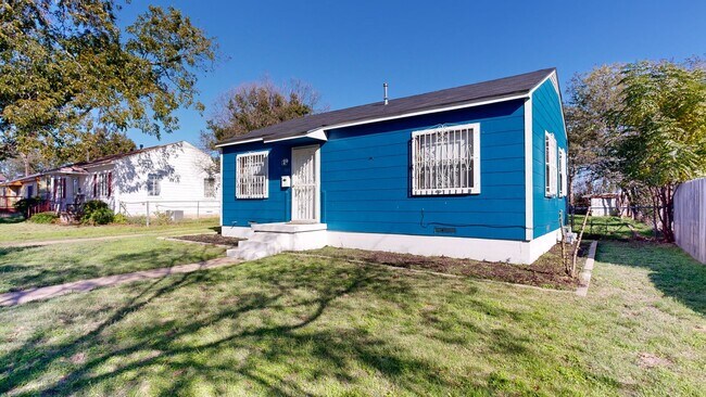 Building Photo - HUGE PRICE IMPROVEMENT $995!!!!