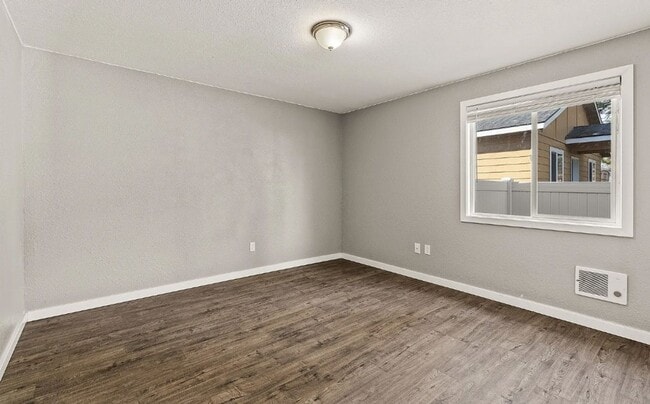 Building Photo - 1637-1639 E Hastings Ave