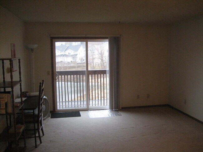 Building Photo - 1 Bedroom, 1 Bath Condo on Iowa City's West Side