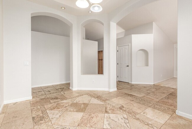 Building Photo - New Listing in Avondale