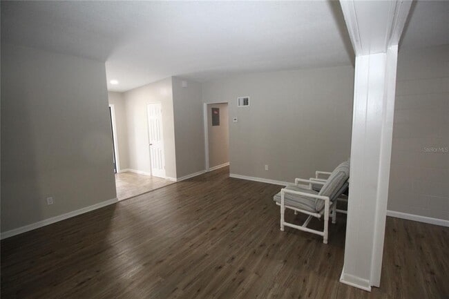 Building Photo - 115 N Lakewood Cir